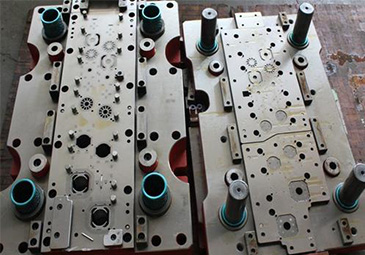 Continuous mould of motor stator and rotor